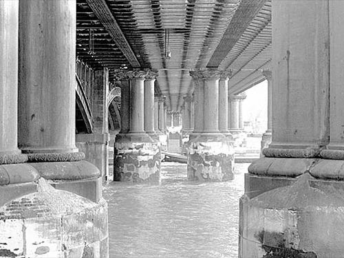 The London, Chatham and Dover Bridge, en 1897.