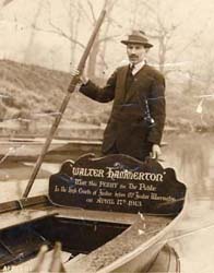 Walter Hammerton dans son ferry